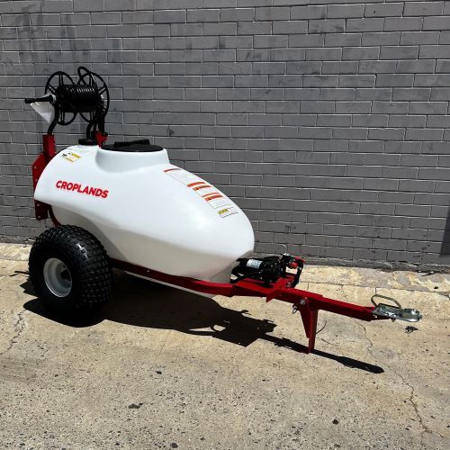 Trailing 300 litre sprayer with 12-volt pump